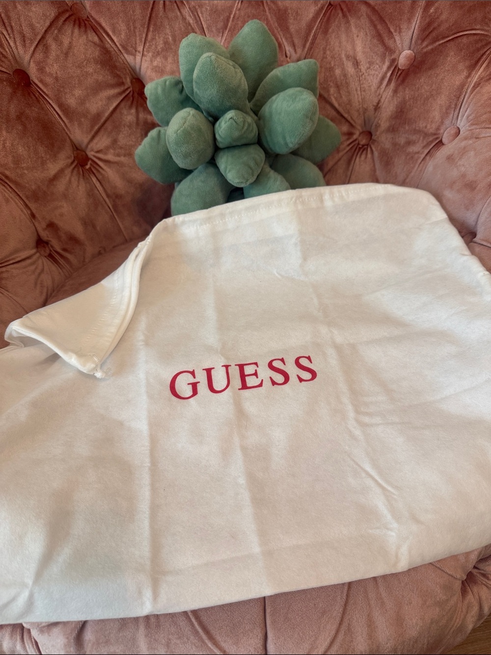 GUESS White Dust Bag with Red Logo